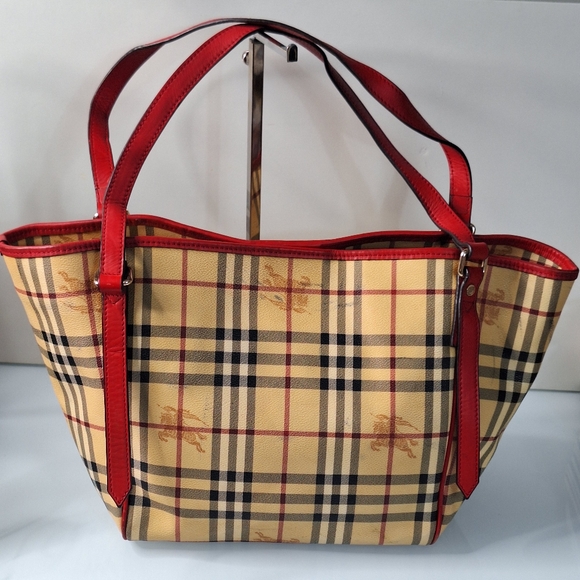 Burberry bag - Picture 1 of 11